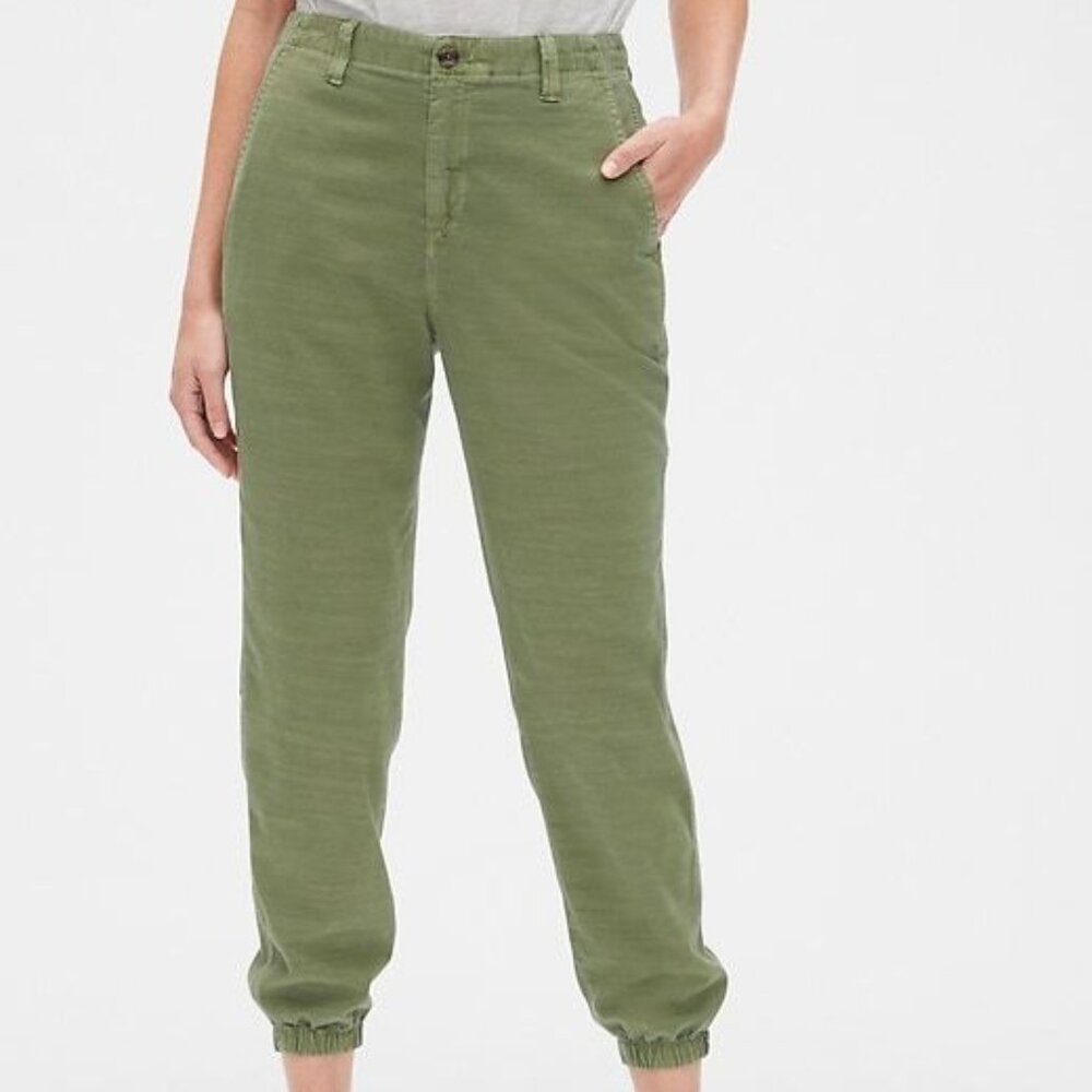 GAP - Khaki Jogger; Size 6 (NWT)